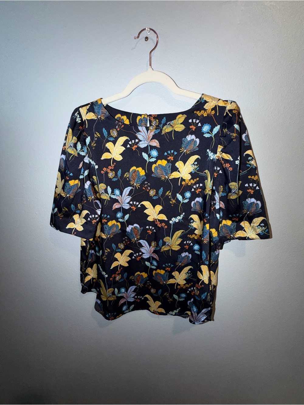 LOFT Floral Flutter Sleeve Blouse 🌼✨